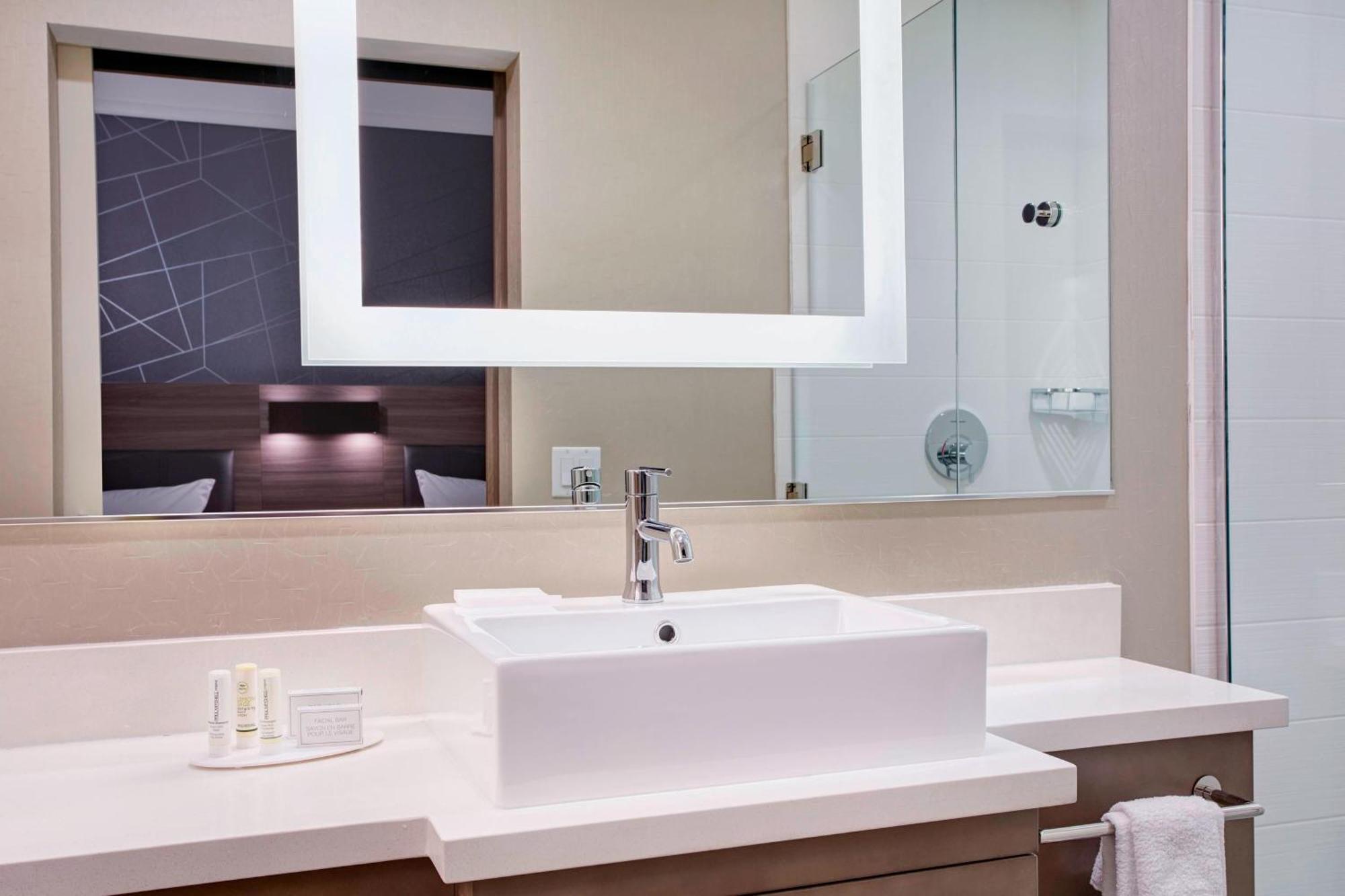 Springhill Suites By Marriott Milwaukee Downtown Екстер'єр фото